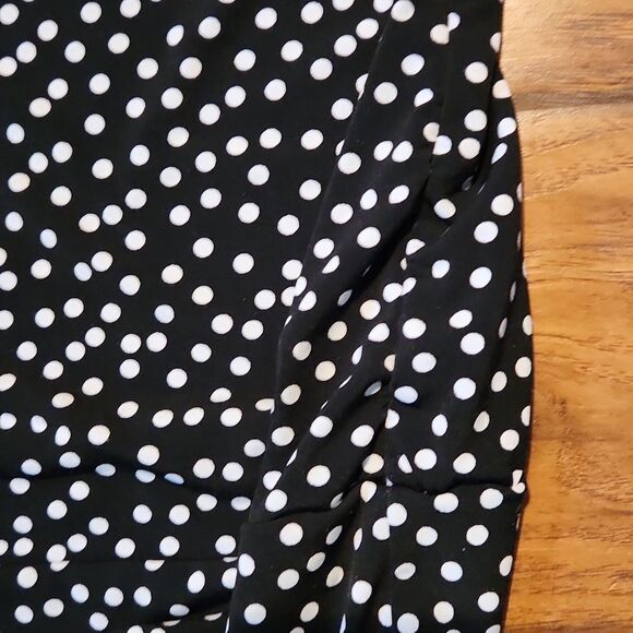 Speechless women's medium black white polka dot cold shoulders top - Picture 3 of 5
